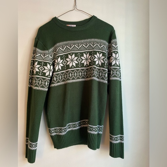 green christmas sweater - Picture 1 of 3